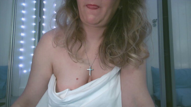 LadybirdXoX's Streamate show and profile