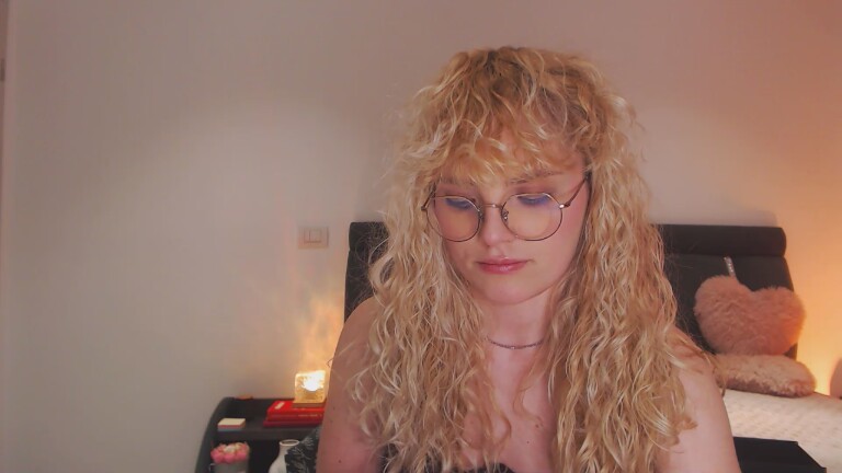 EVYE's Streamate show and profile