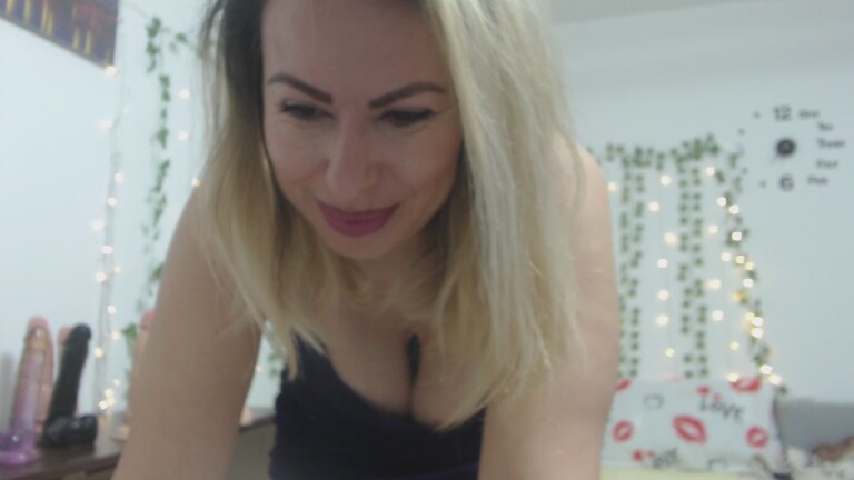 CARRMIYNA's Streamate show and profile
