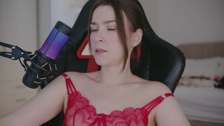 HelloAlice's Streamate show and profile