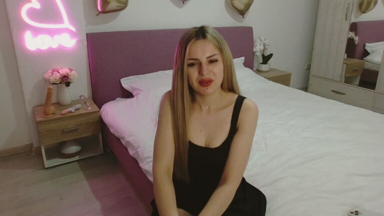 EMYILIA's Streamate show and profile